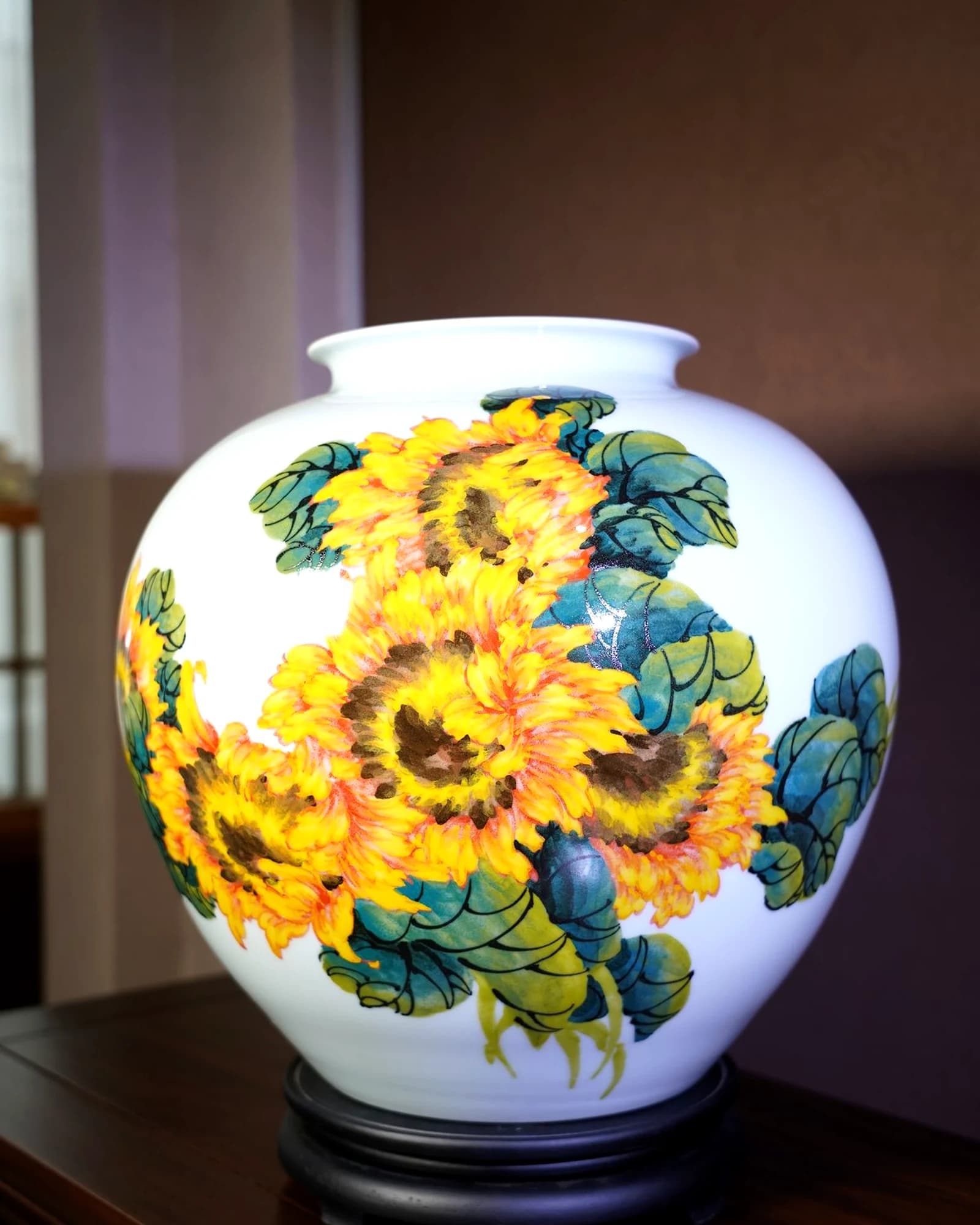Underglaze Wucai Xinxin Xiangrong Vase